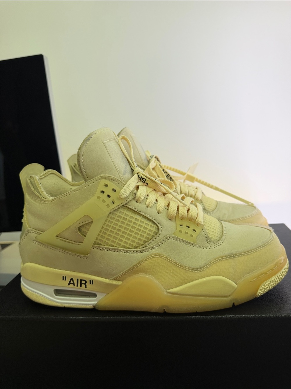 Off-White Men’s Yellow Low-Top Sneaker